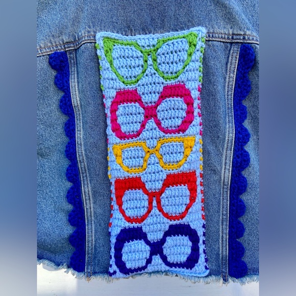 Jean Jacket with hand-crocheted retro glasses patch - Picture 6 of 10